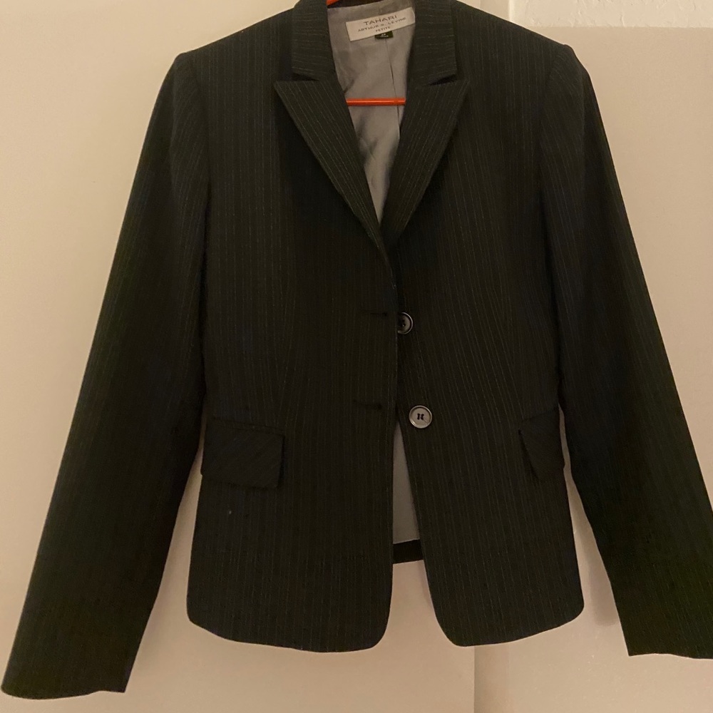 TAHARI Classic Blazer 🧥